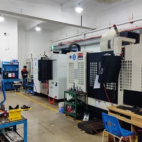 我们的数控加工车间