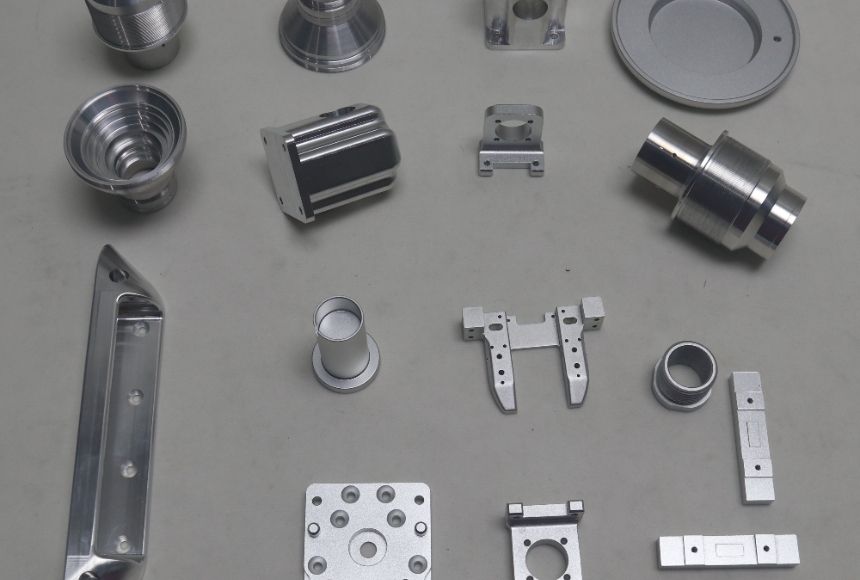 Why is five-axis CNC milling more advantageous in the machining of complex parts?